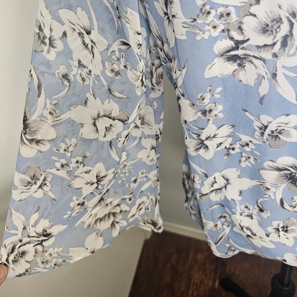 Calypso Blue & White Floral Blouse with Trumpet Sleeves Women's - Size Medium - Picture 4 of 7